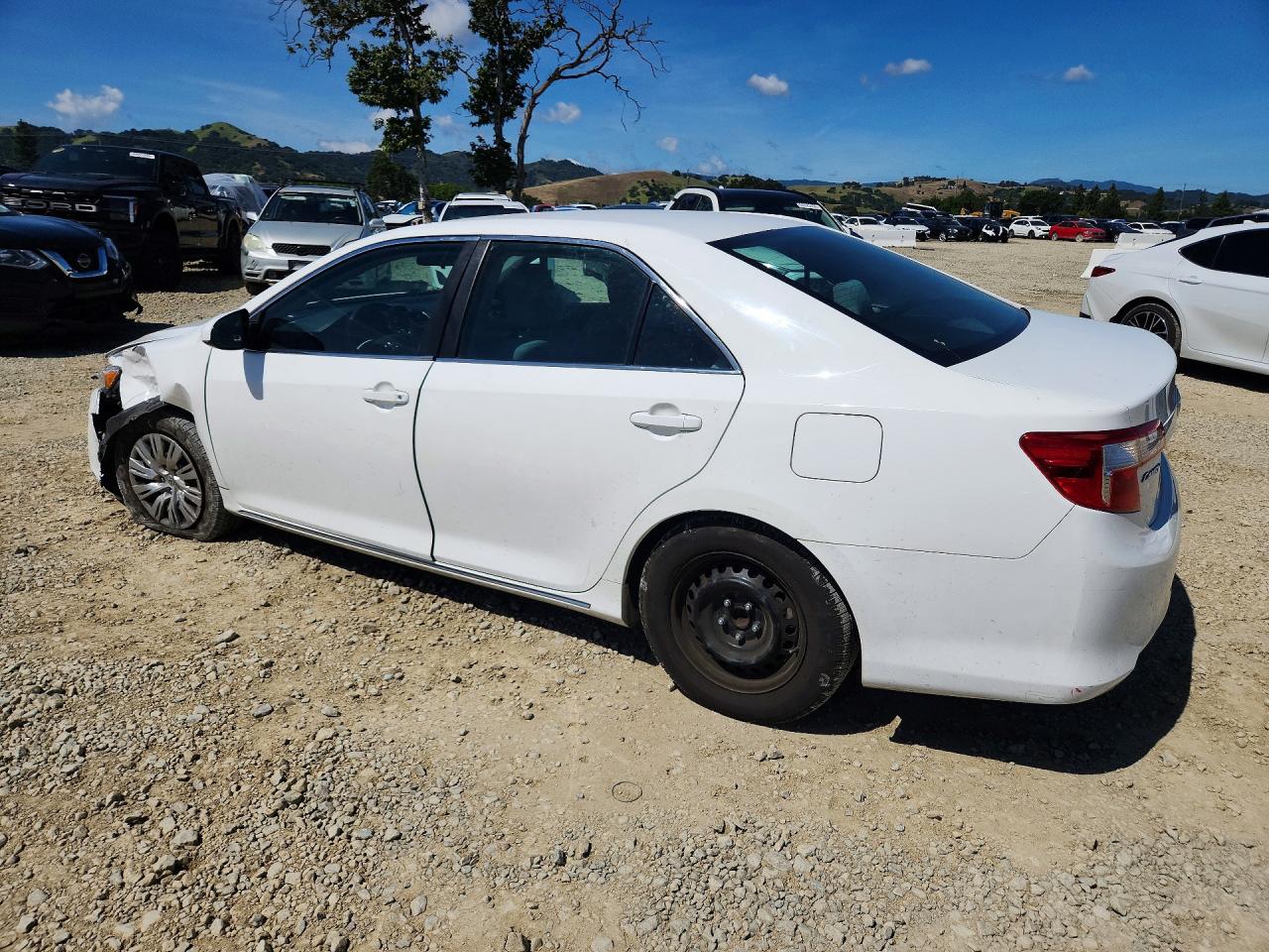 2014 TOYOTA CAMRY LE photo 4