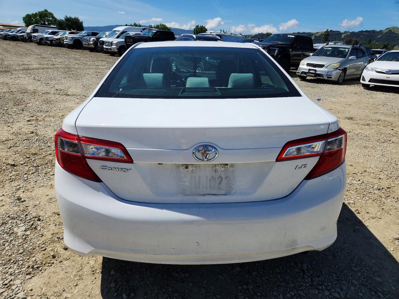 2014 TOYOTA CAMRY LE photo 16