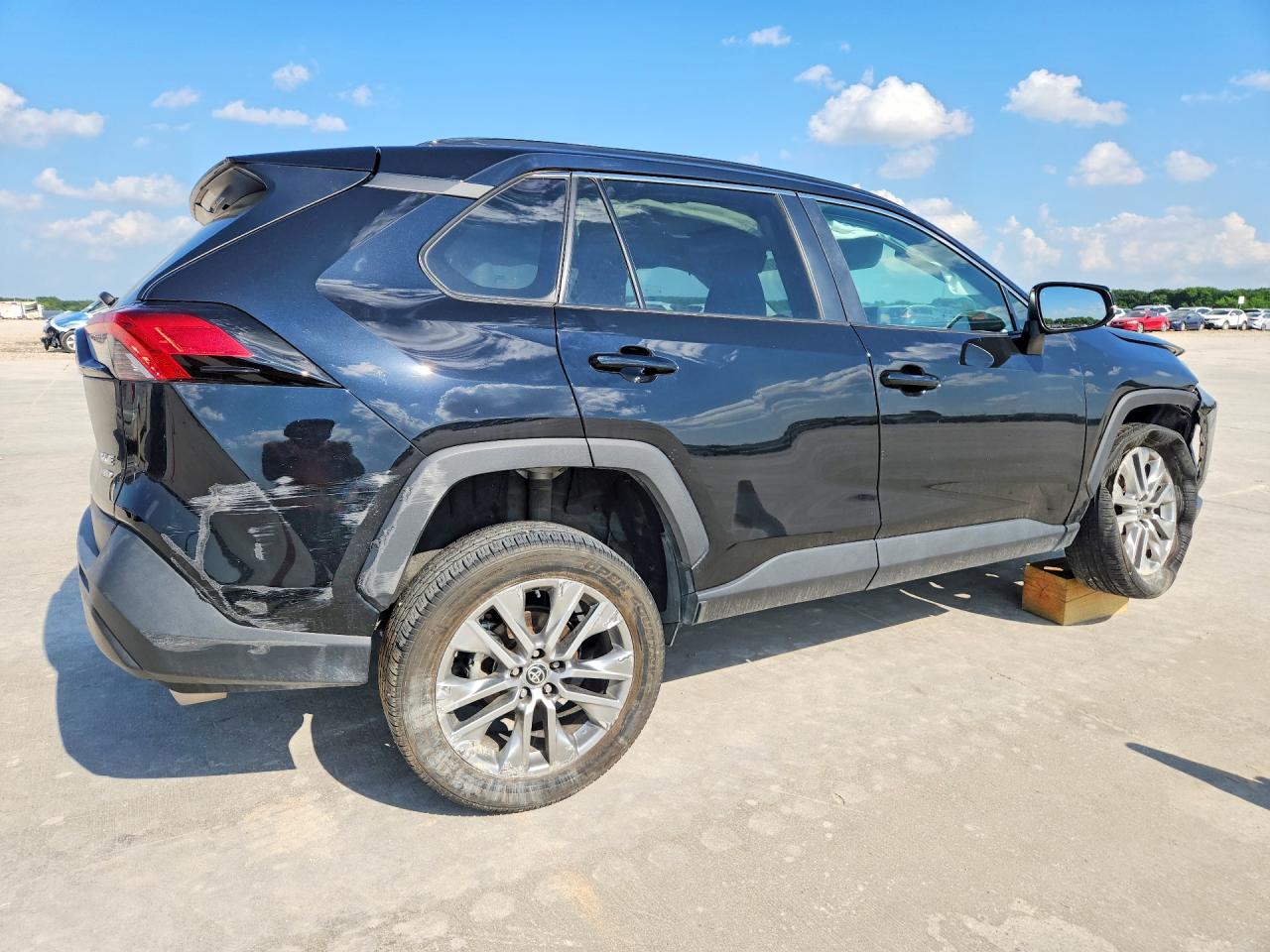 2024 TOYOTA RAV4 XLE PREMIUM photo 7
