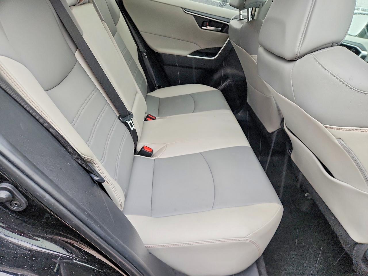 2024 TOYOTA RAV4 XLE PREMIUM photo 28