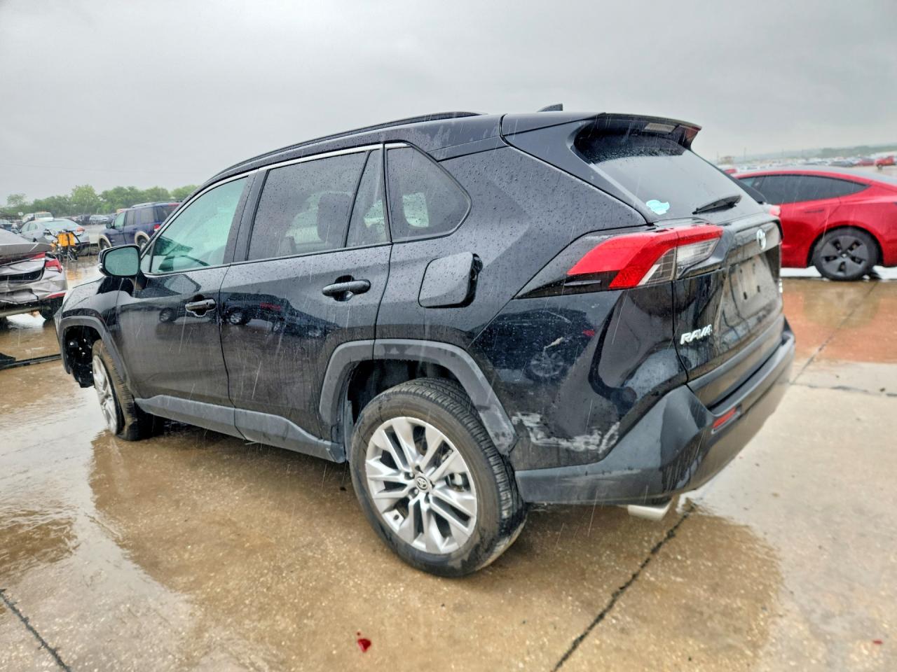 2024 TOYOTA RAV4 XLE PREMIUM photo 4