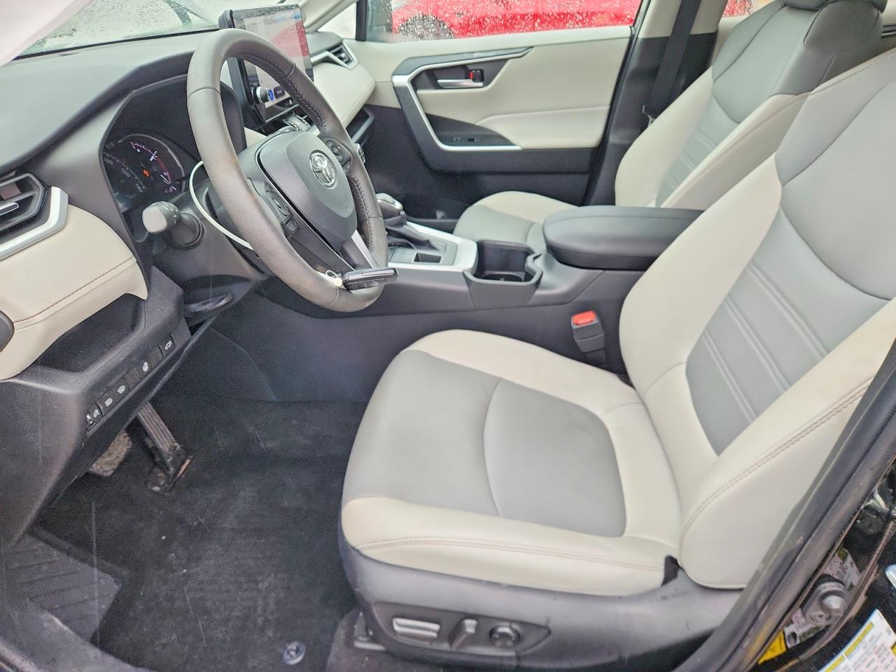 2024 TOYOTA RAV4 XLE PREMIUM photo 19