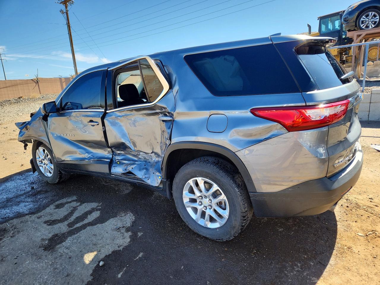 2019 CHEVROLET TRAVERSE LS photo 2