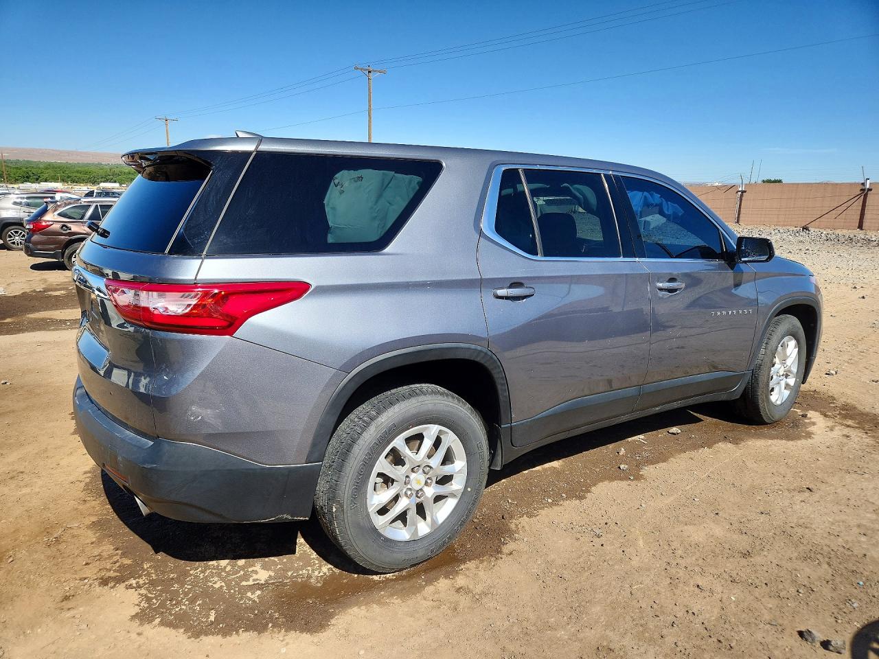 2019 CHEVROLET TRAVERSE LS photo 3