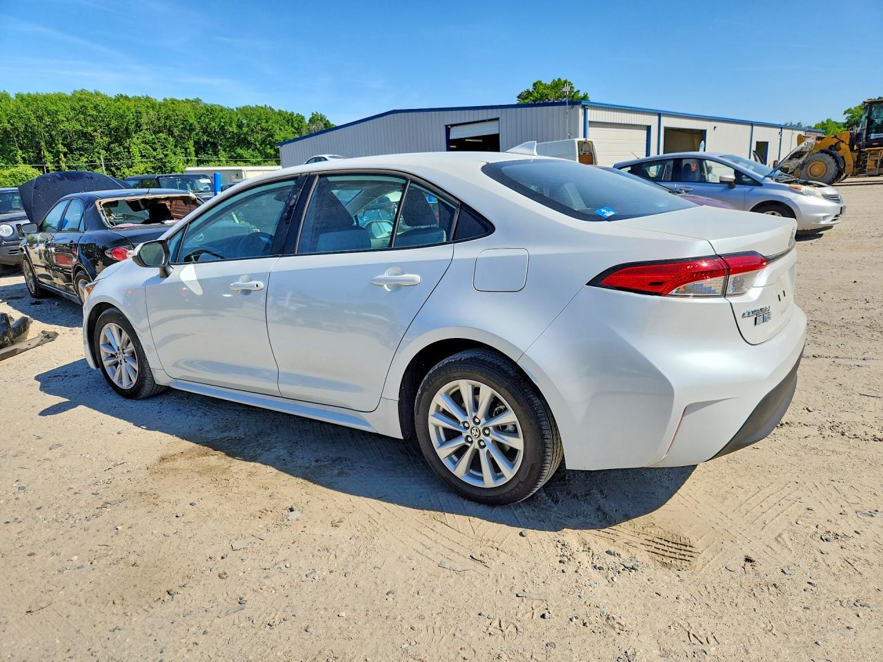 2024 TOYOTA COROLLA LE photo 3