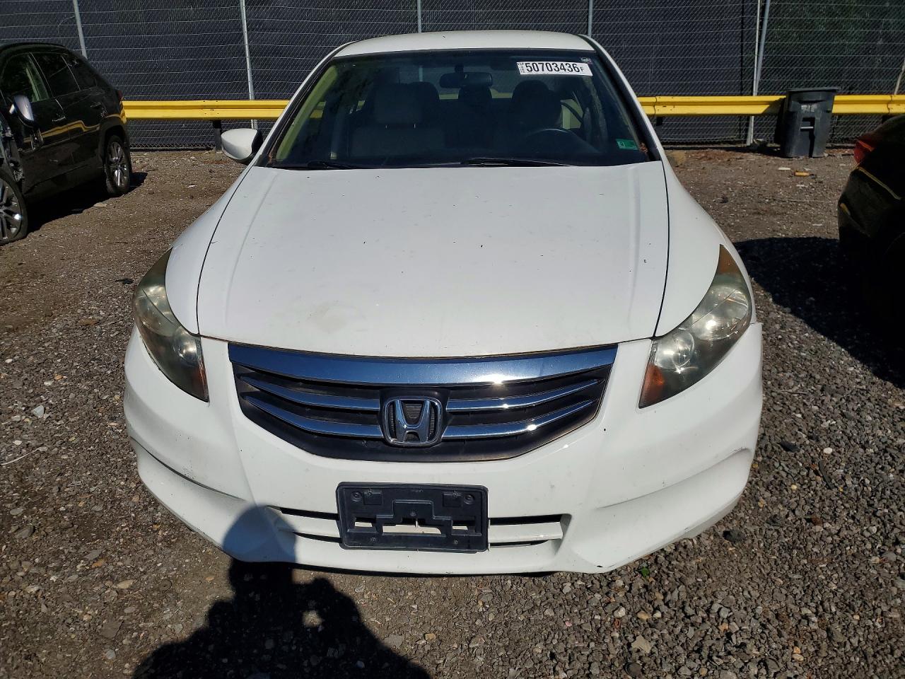 2011 HONDA ACCORD LX photo 13