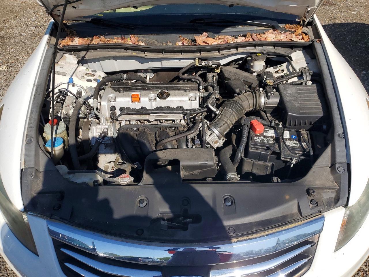 2011 HONDA ACCORD LX photo 31