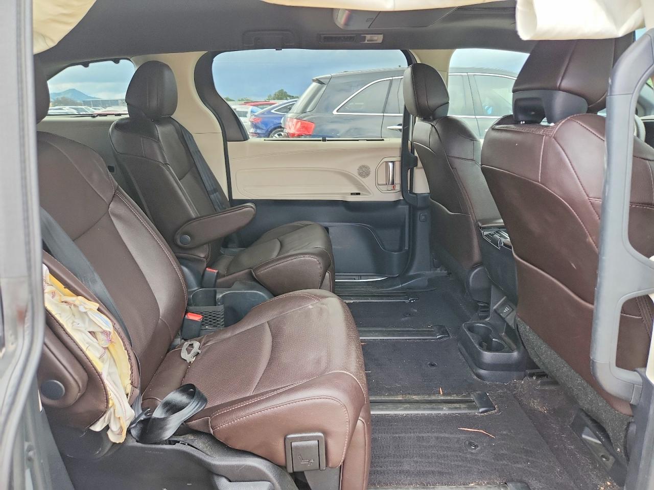 2021 TOYOTA SIENNA PLATINUM 7-PASSENGER photo 11