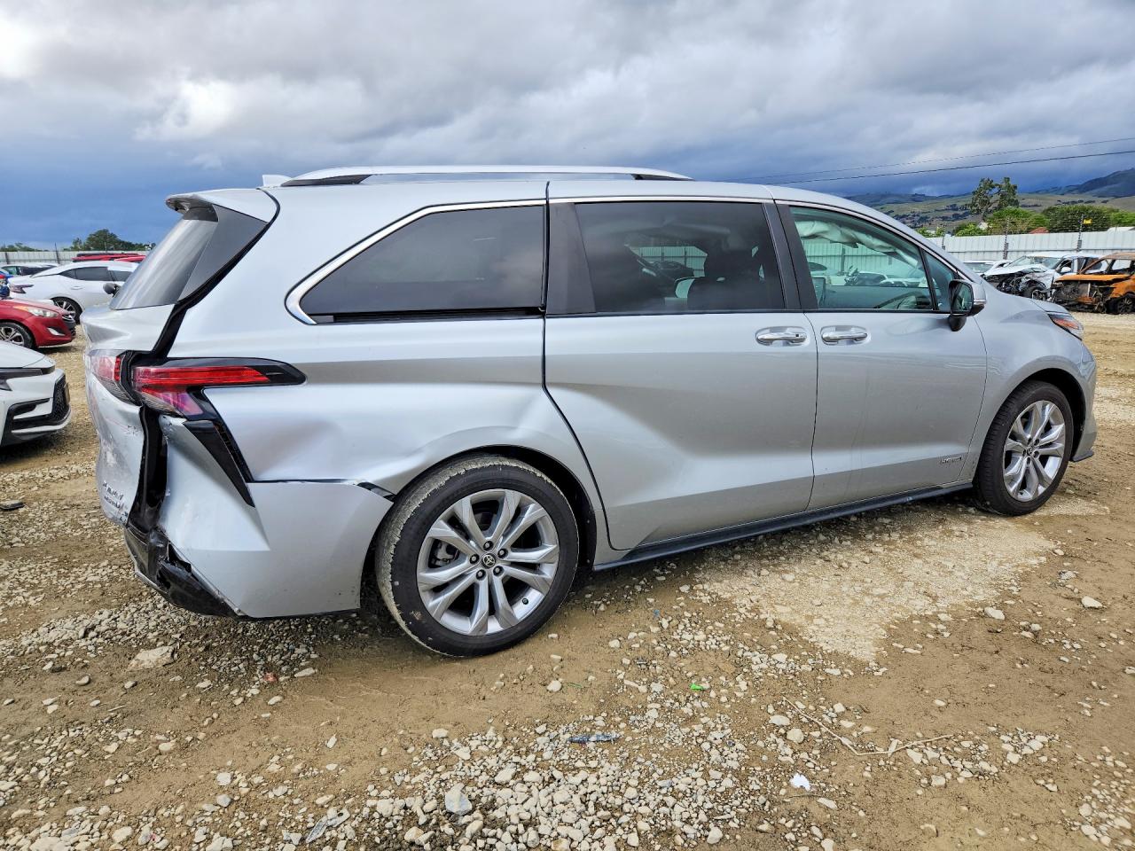 2021 TOYOTA SIENNA PLATINUM 7-PASSENGER photo 3
