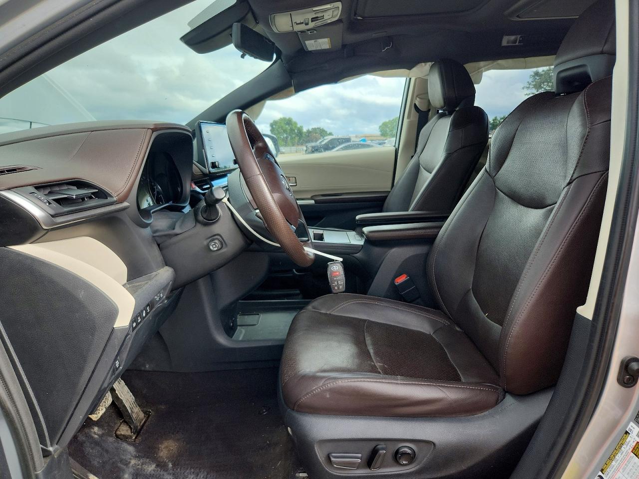 2021 TOYOTA SIENNA PLATINUM 7-PASSENGER photo 7