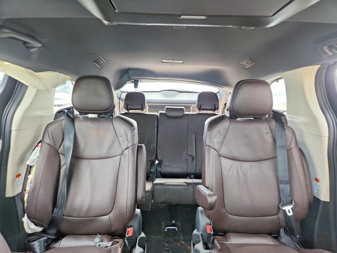 2021 TOYOTA SIENNA PLATINUM 7-PASSENGER photo 10