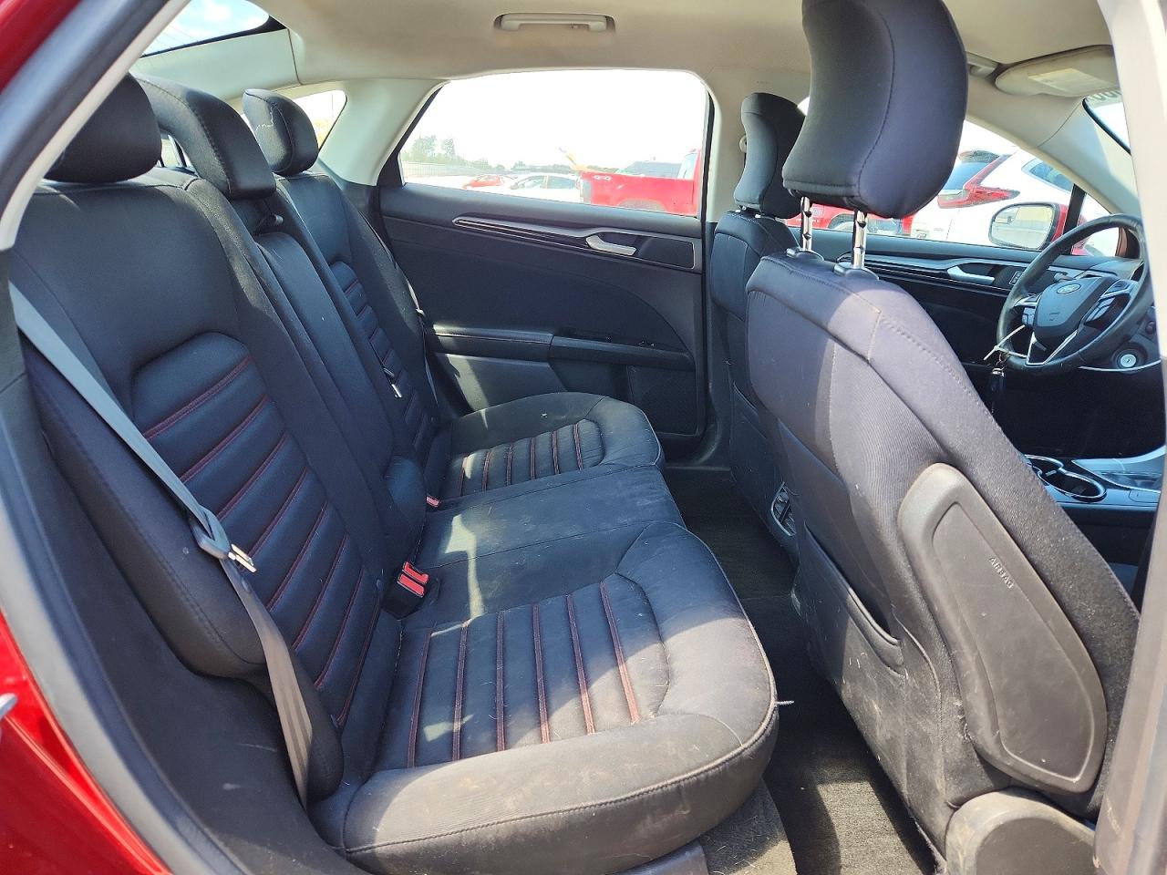 2016 FORD FUSION SE photo 28