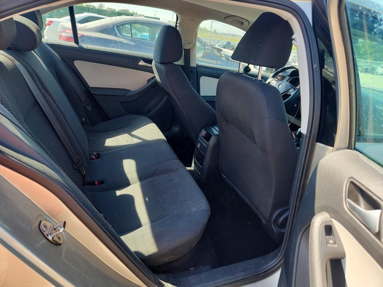 2015 VOLKSWAGEN JETTA BASE photo 19