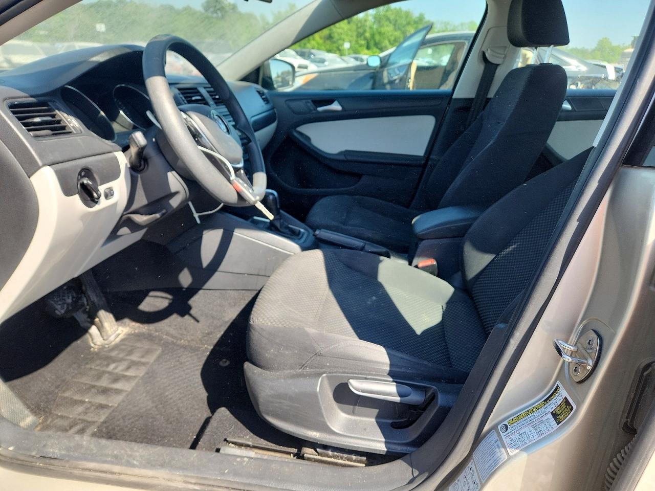 2015 VOLKSWAGEN JETTA BASE photo 13