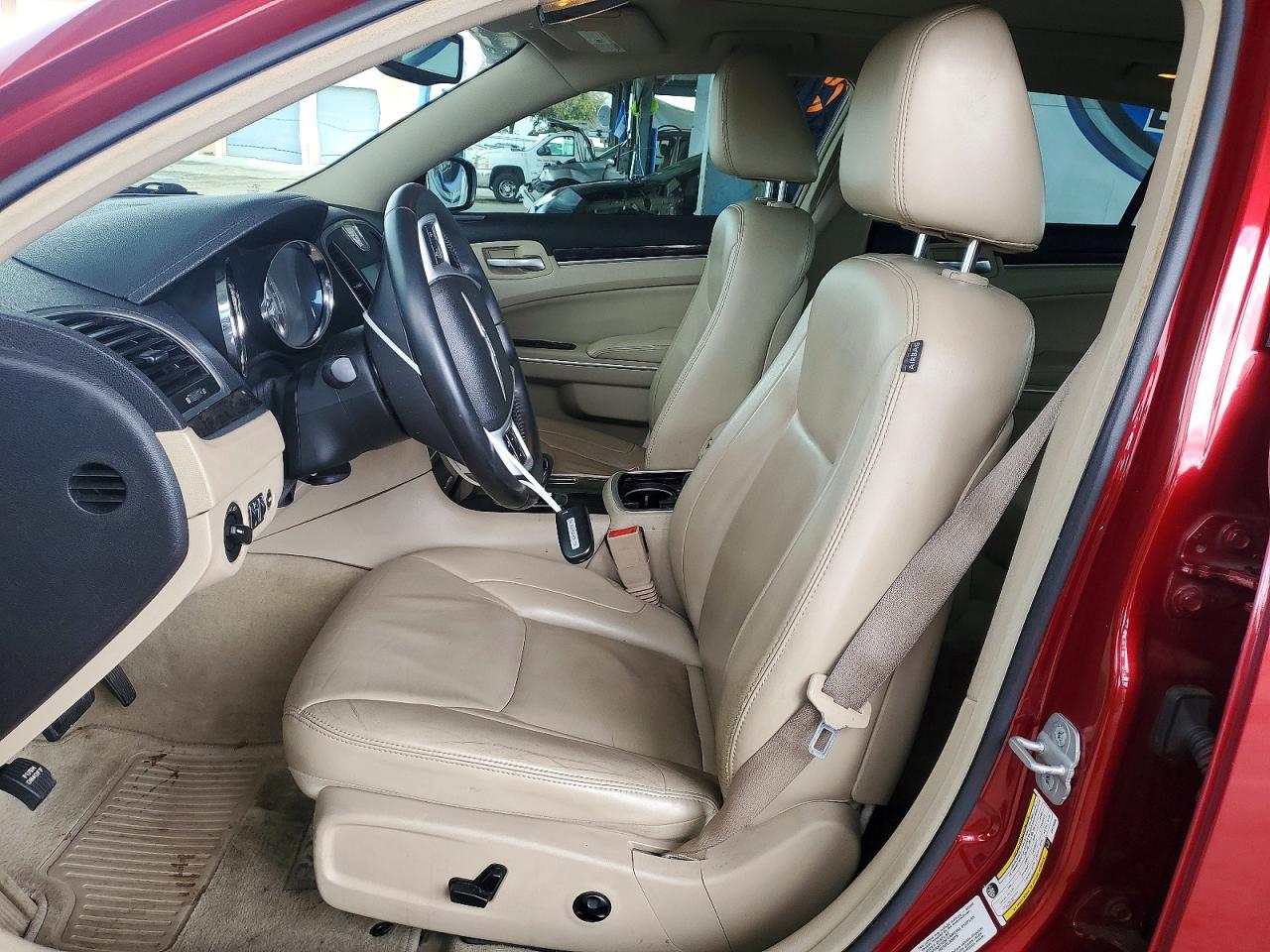 2014 CHRYSLER 300 photo 7