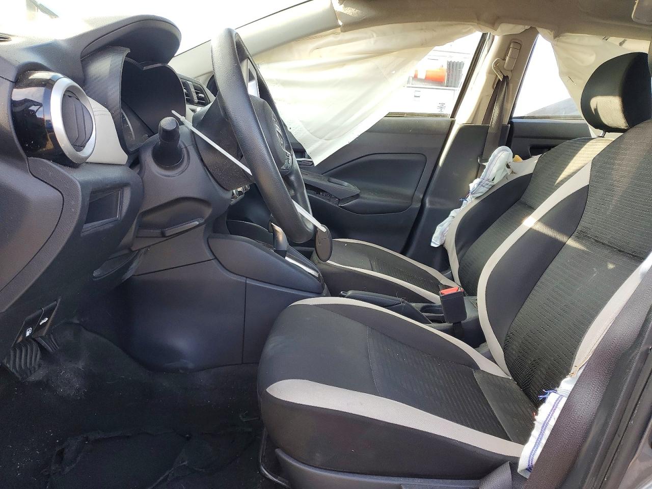 2020 NISSAN VERSA SV photo 19