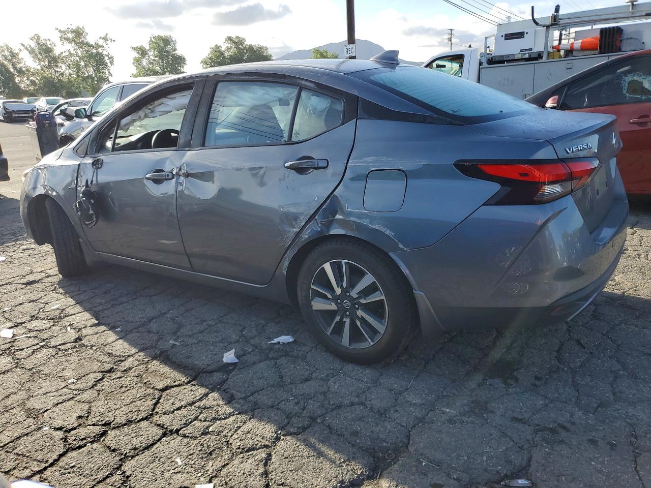 2020 NISSAN VERSA SV photo 4