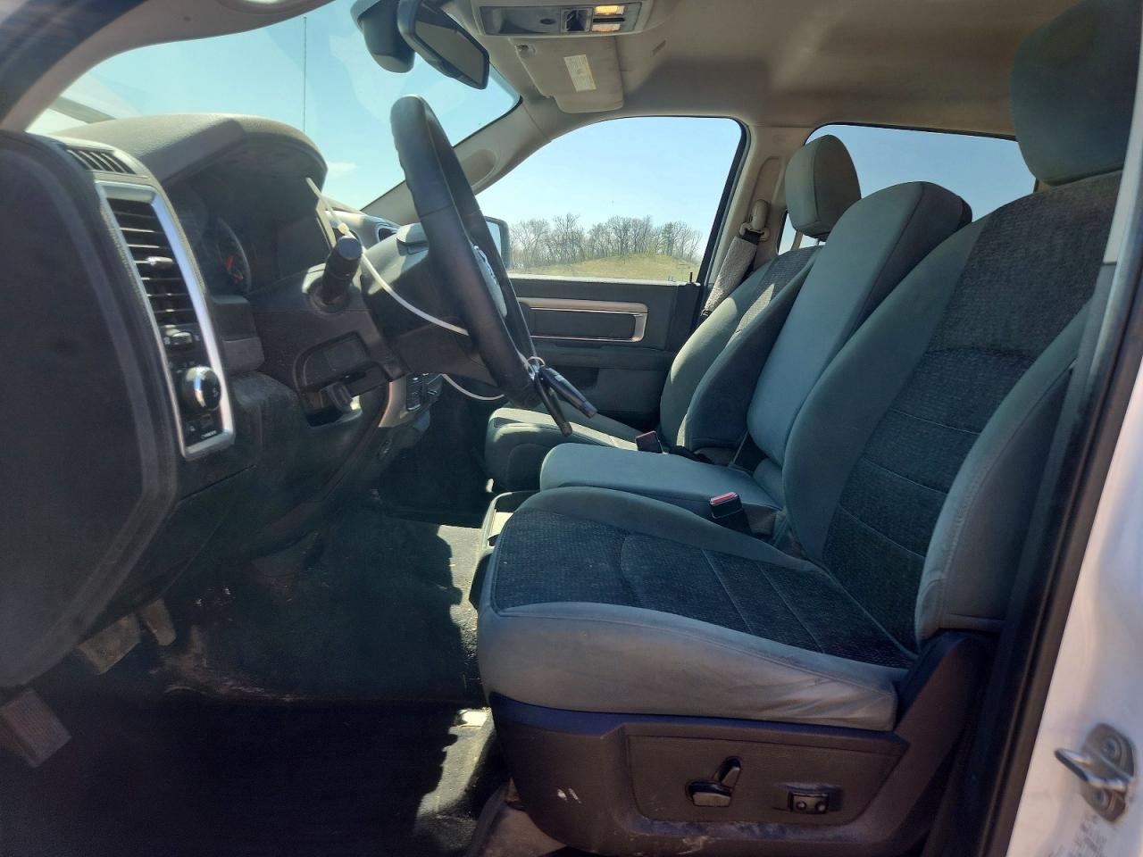 2017 RAM 1500 SLT photo 13