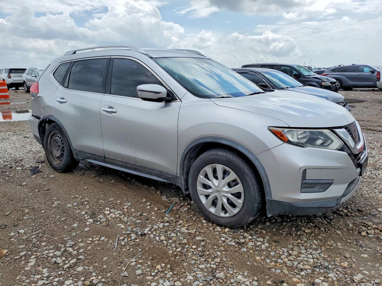 2017 NISSAN ROGUE S photo 10