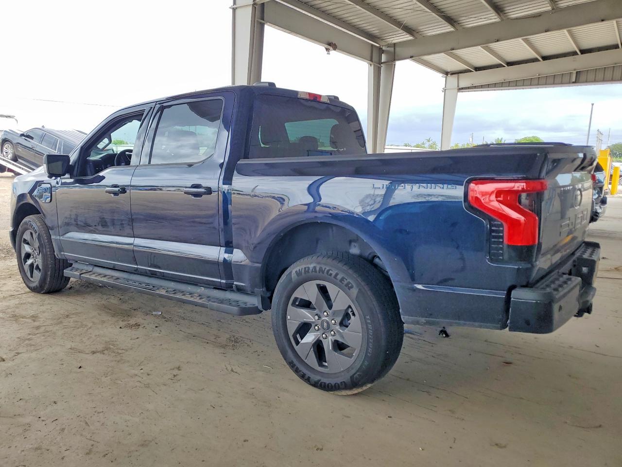 2025 FORD F150 LIGHTNING XLT photo 4