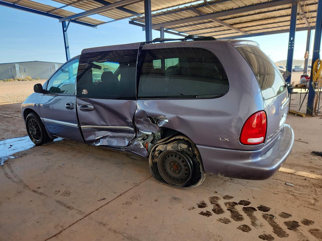 1998 CHRYSLER TOWN & COUNTRY LX photo 4