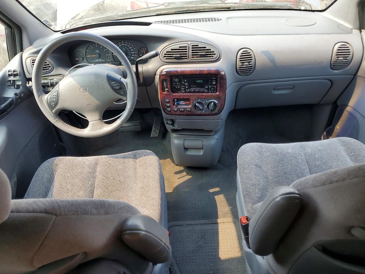 1998 CHRYSLER TOWN & COUNTRY LX photo 22