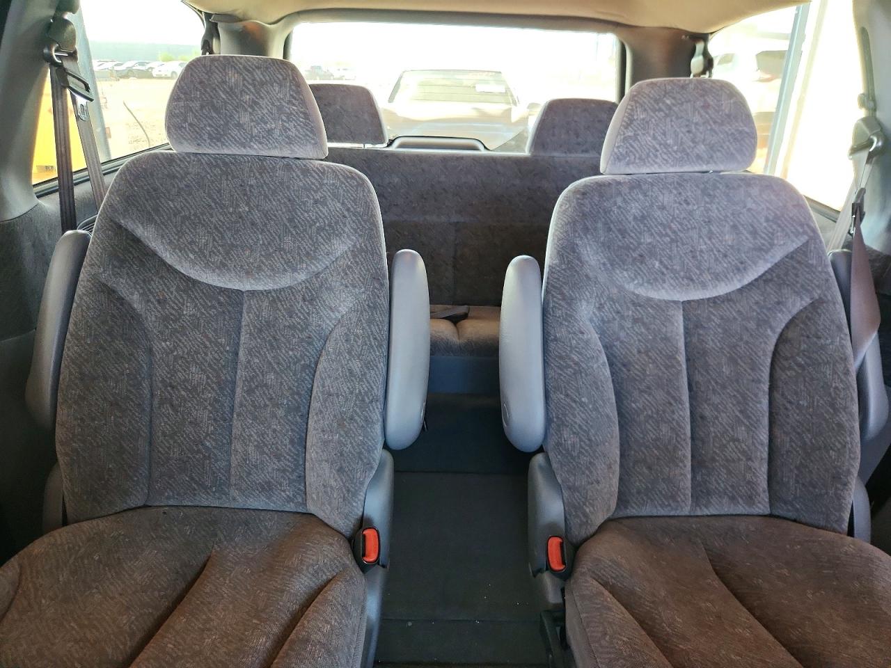 1998 CHRYSLER TOWN & COUNTRY LX photo 28