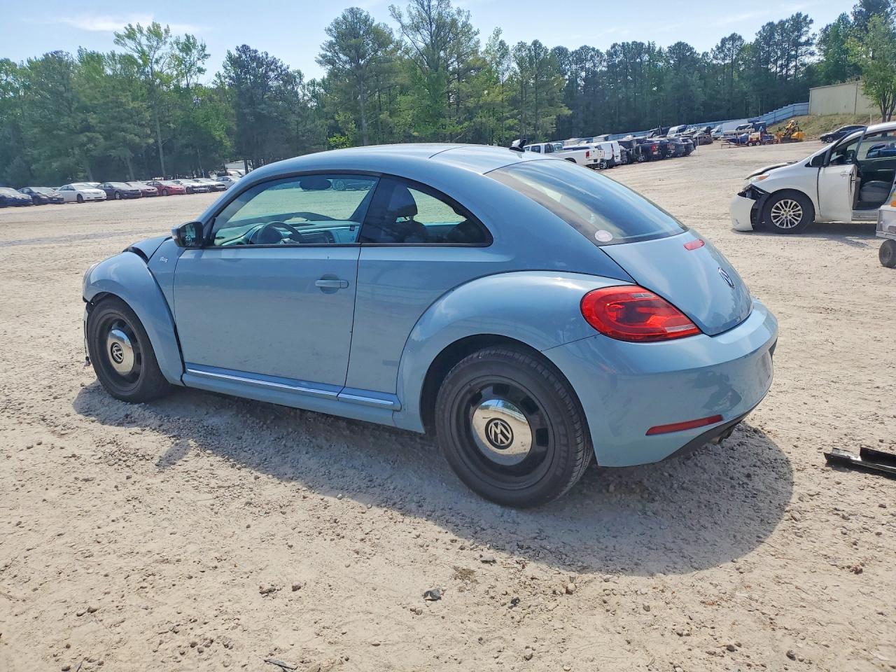 2013 VOLKSWAGEN BEETLE photo 2