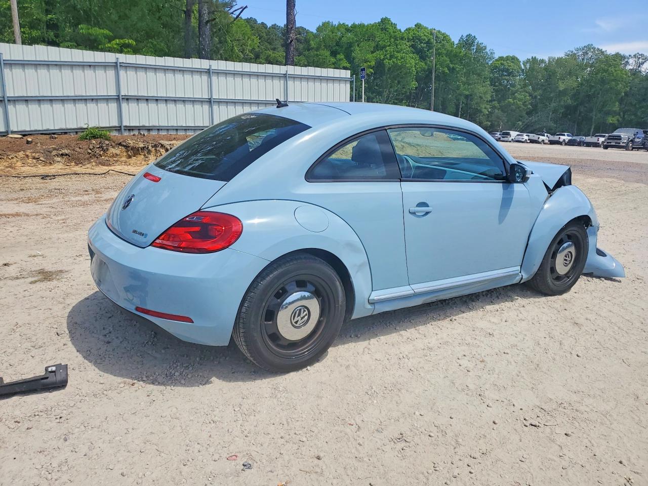 2013 VOLKSWAGEN BEETLE photo 3