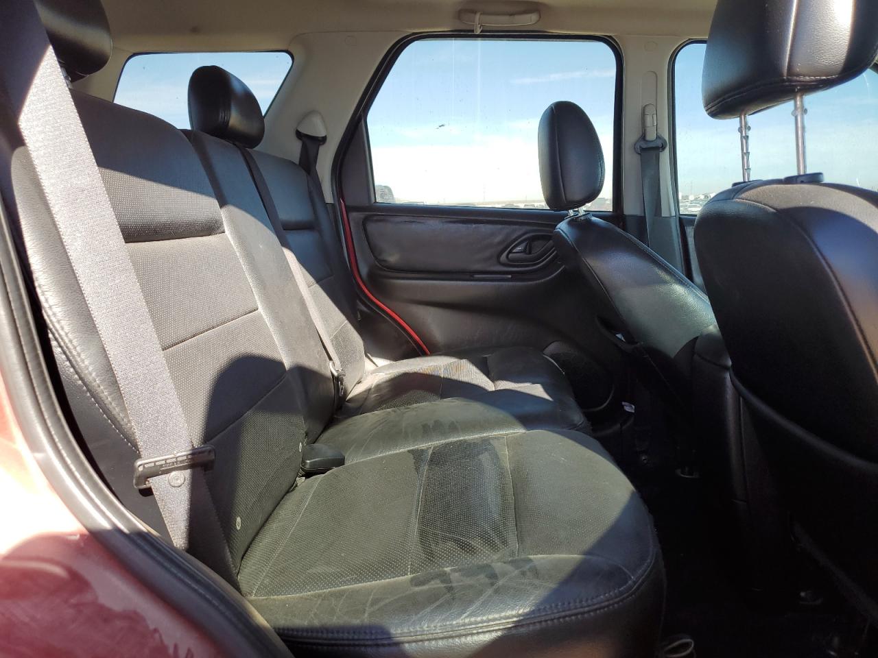 2005 FORD ESCAPE photo 31