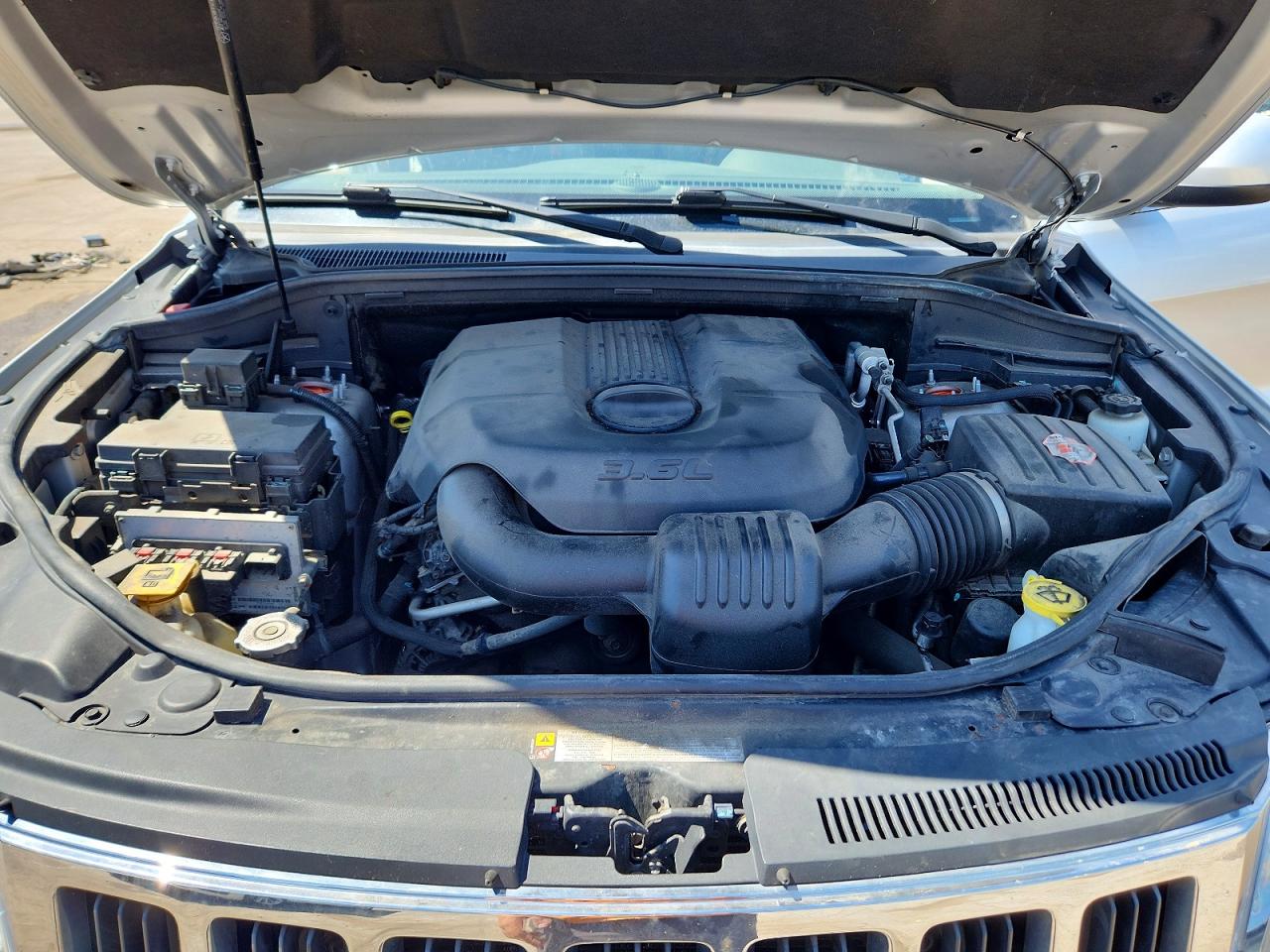 2011 JEEP GRAND CHEROKEE LAREDO photo 12