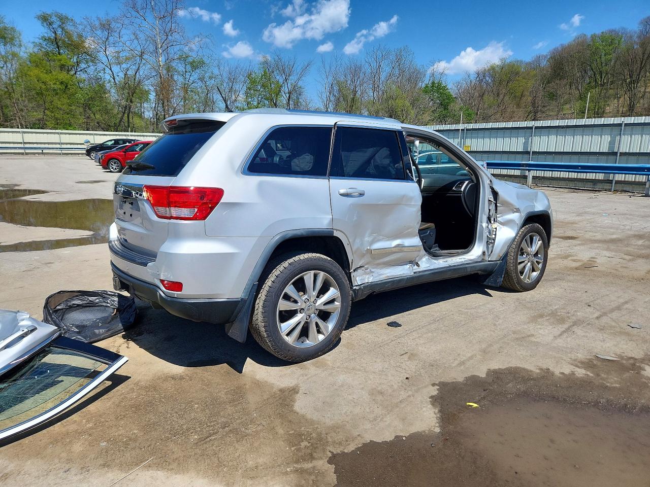 2011 JEEP GRAND CHEROKEE LAREDO photo 3