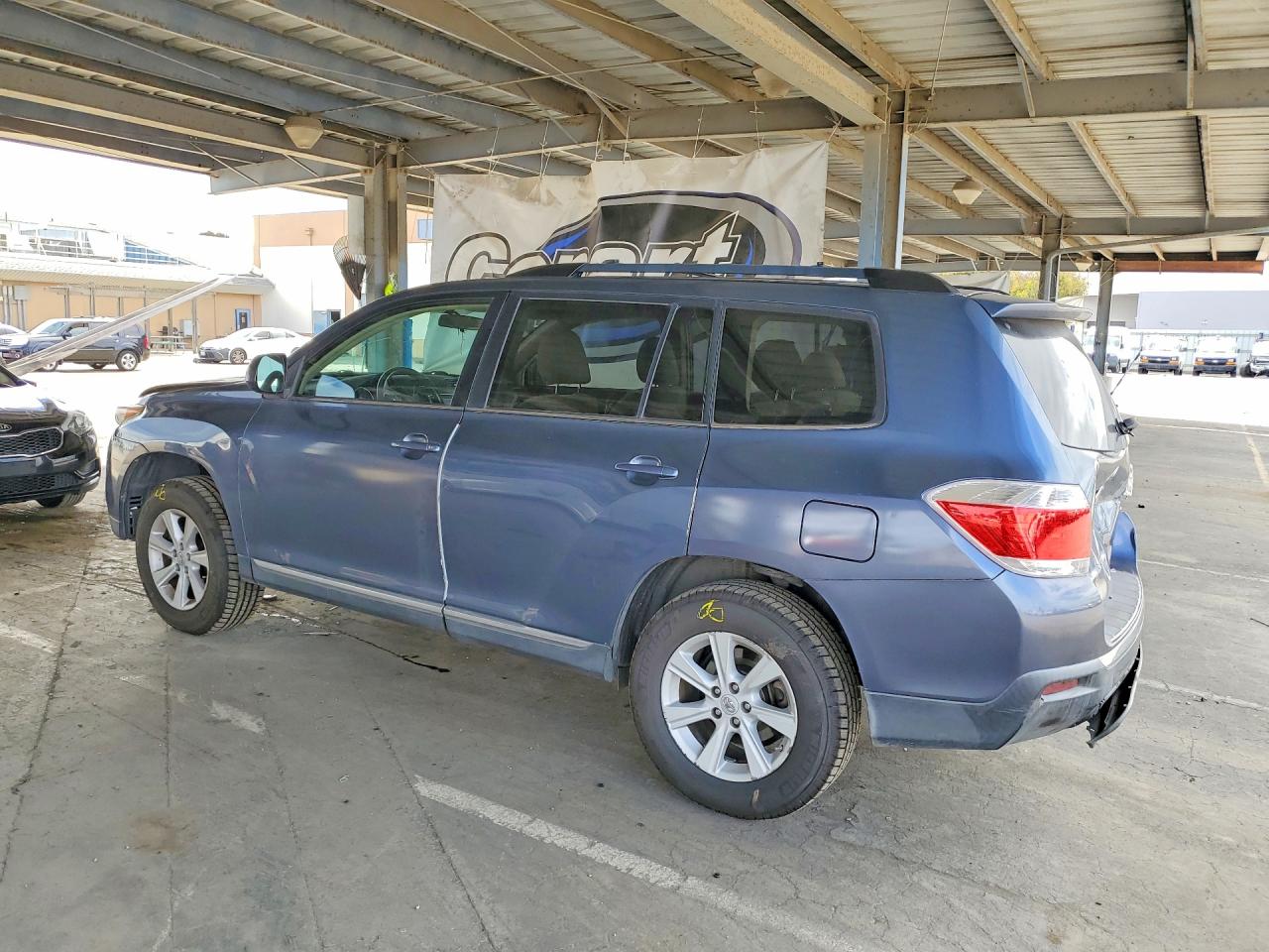 2013 TOYOTA HIGHLANDER PLUS photo 2