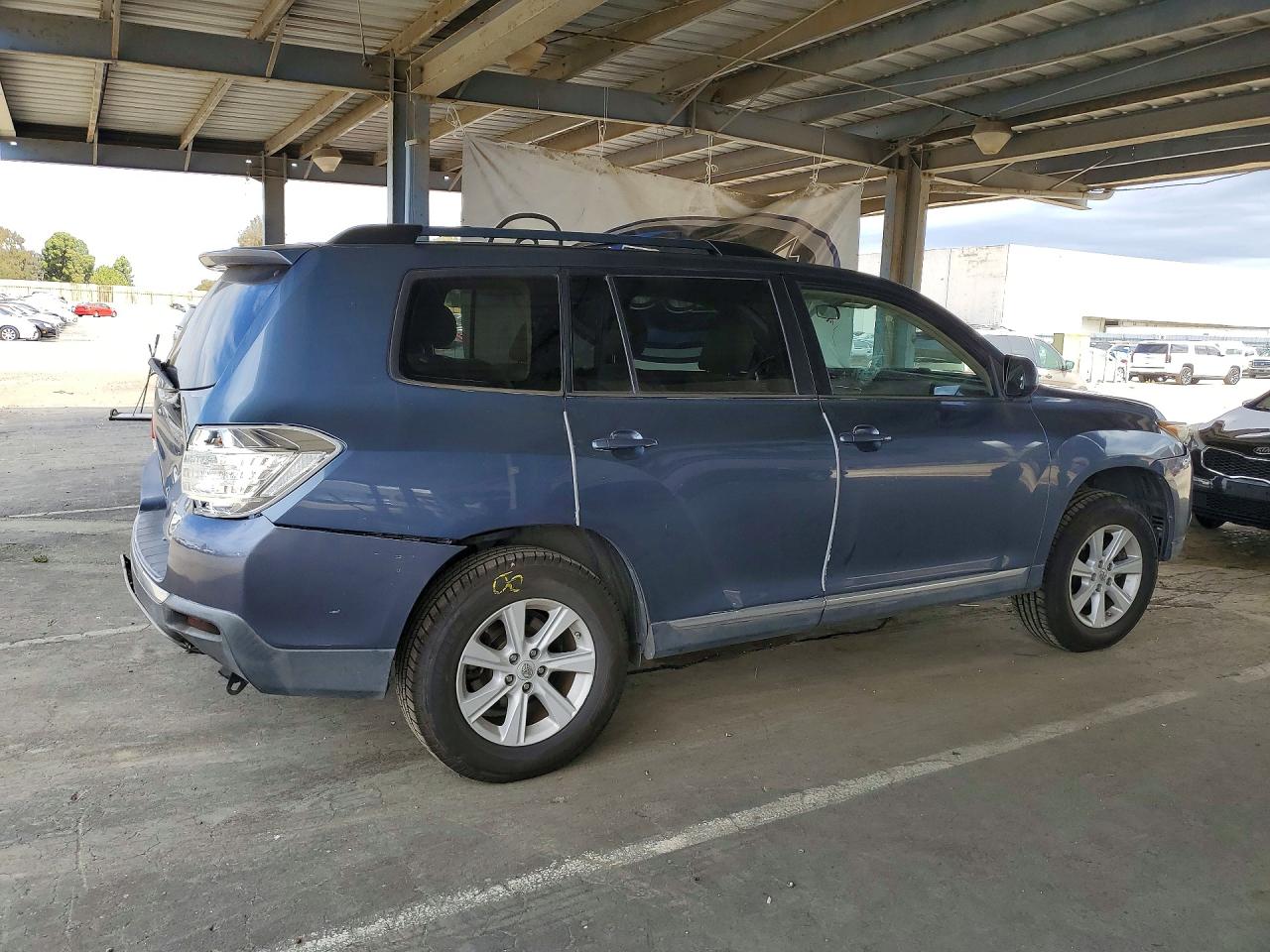 2013 TOYOTA HIGHLANDER PLUS photo 3