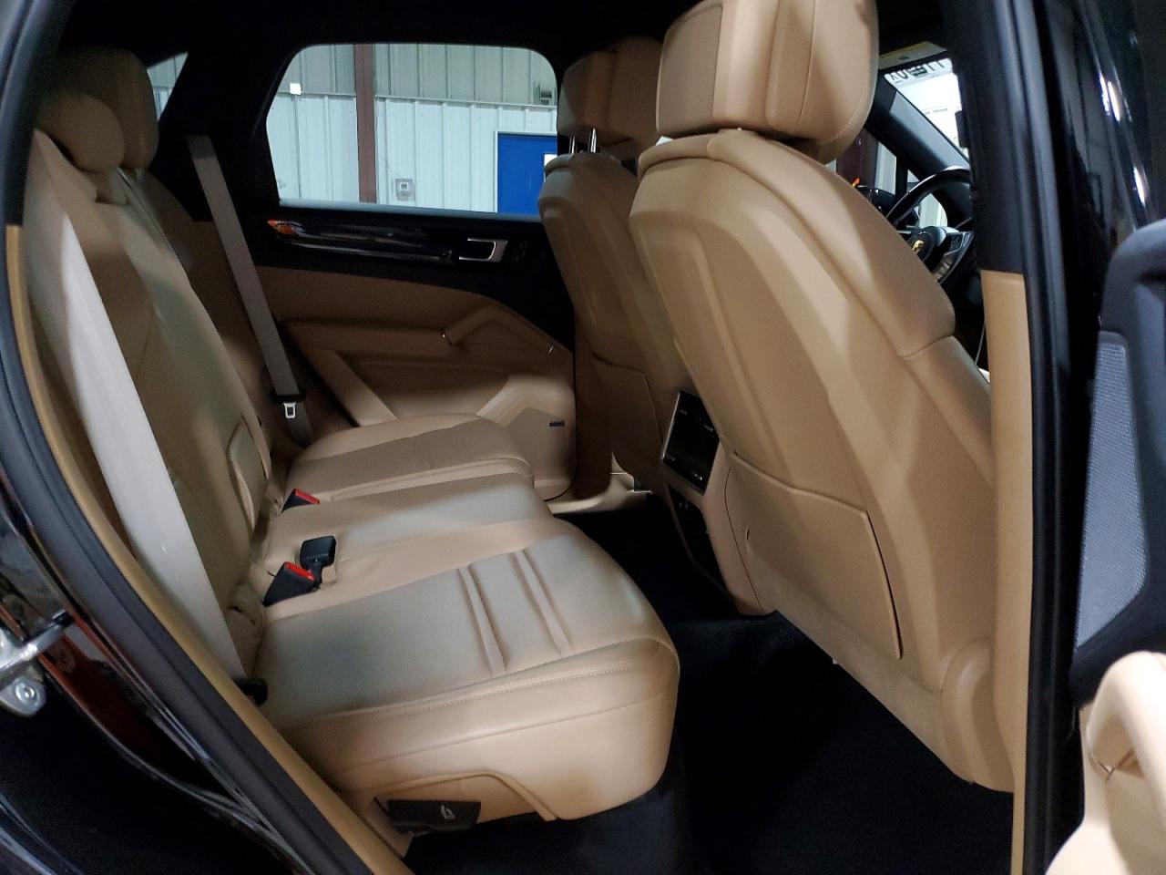 2022 PORSCHE CAYENNE photo 21