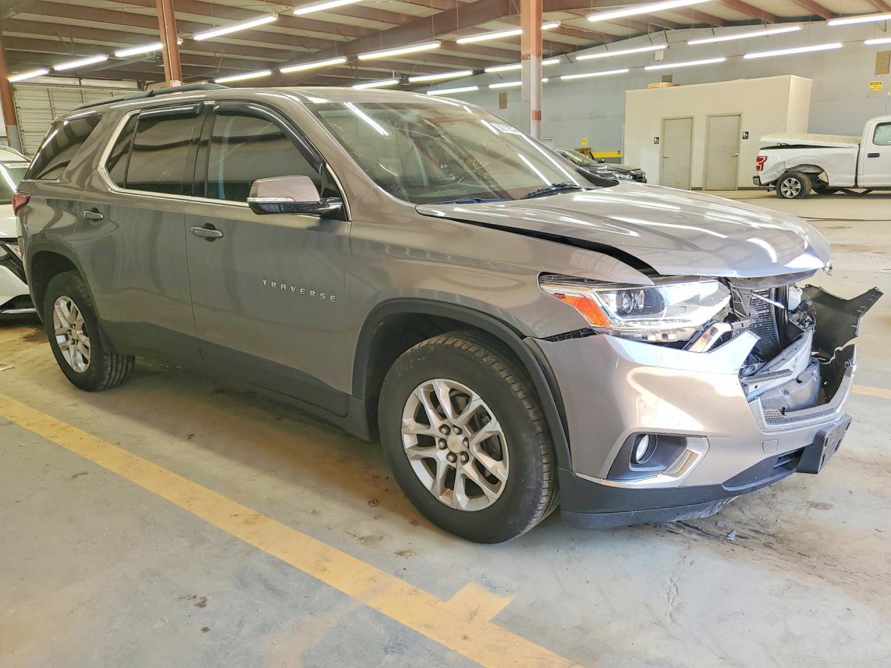 2019 CHEVROLET TRAVERSE LT photo 4