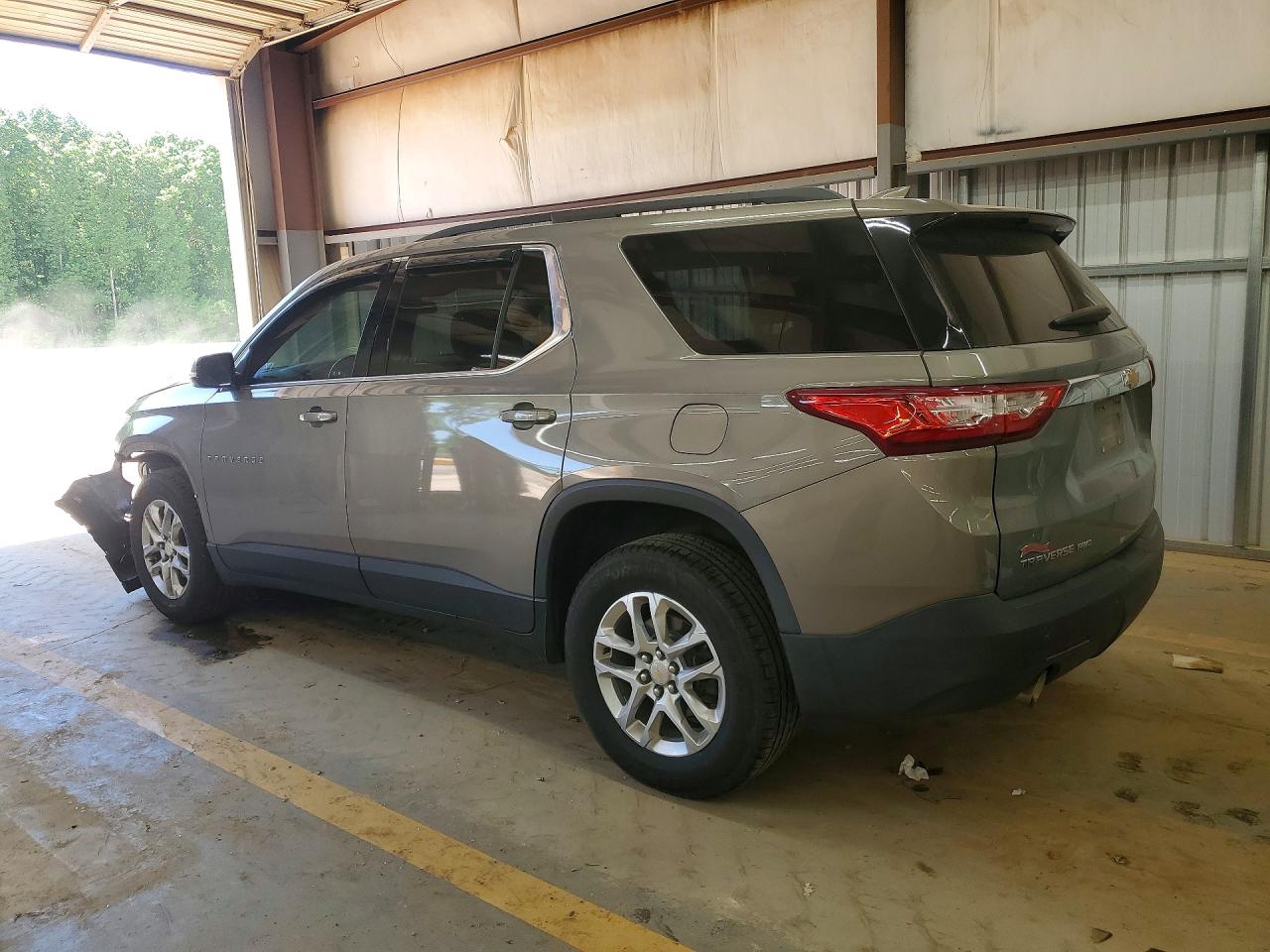 2019 CHEVROLET TRAVERSE LT photo 2