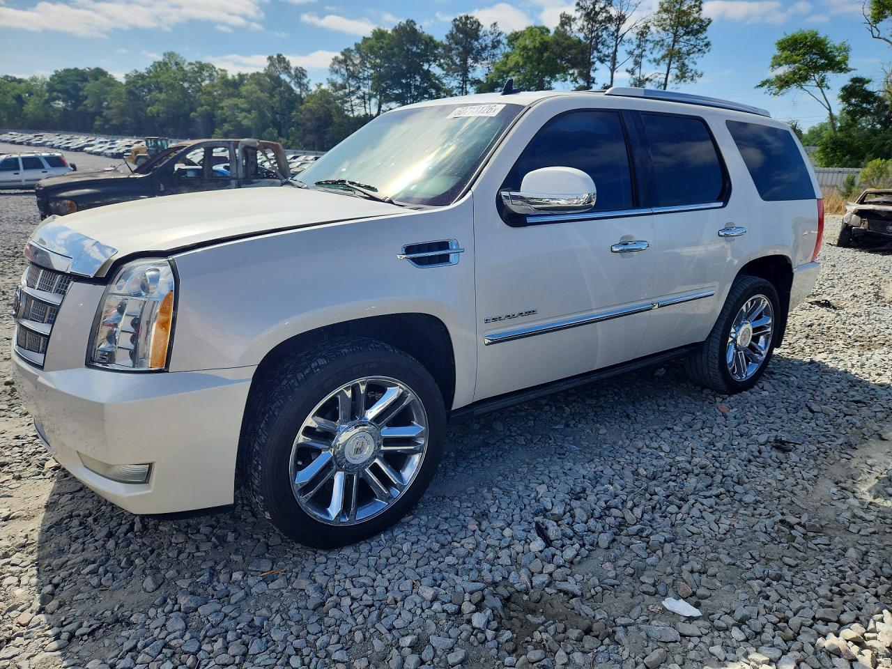 2011 CADILLAC ESCALADE