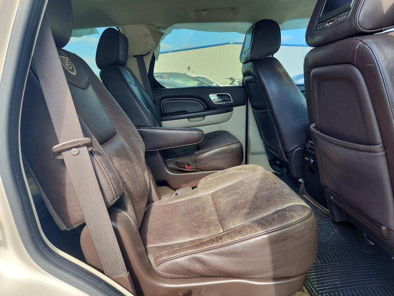 2011 CADILLAC ESCALADE PLATINUM photo 31