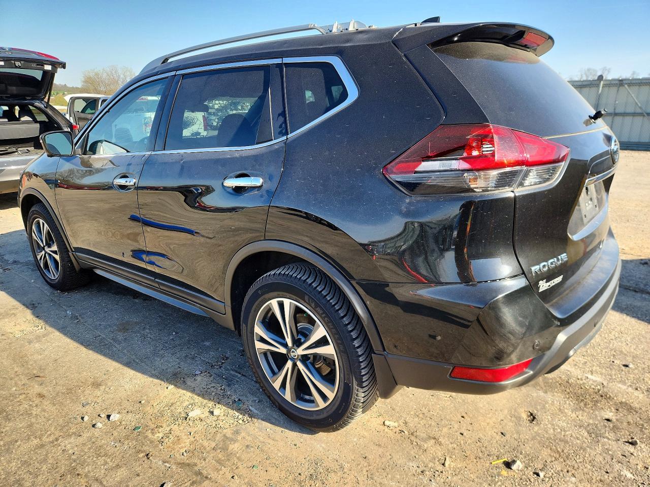 2019 NISSAN ROGUE S photo 3