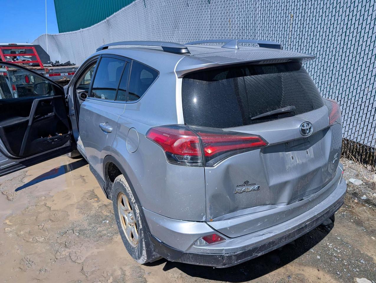 2018 TOYOTA RAV4 LE photo 4