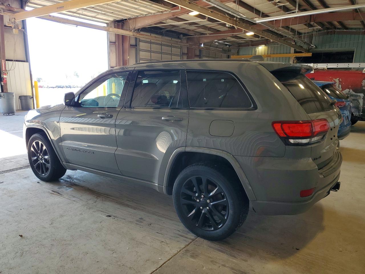 2019 JEEP GRAND CHEROKEE LAREDO photo 4