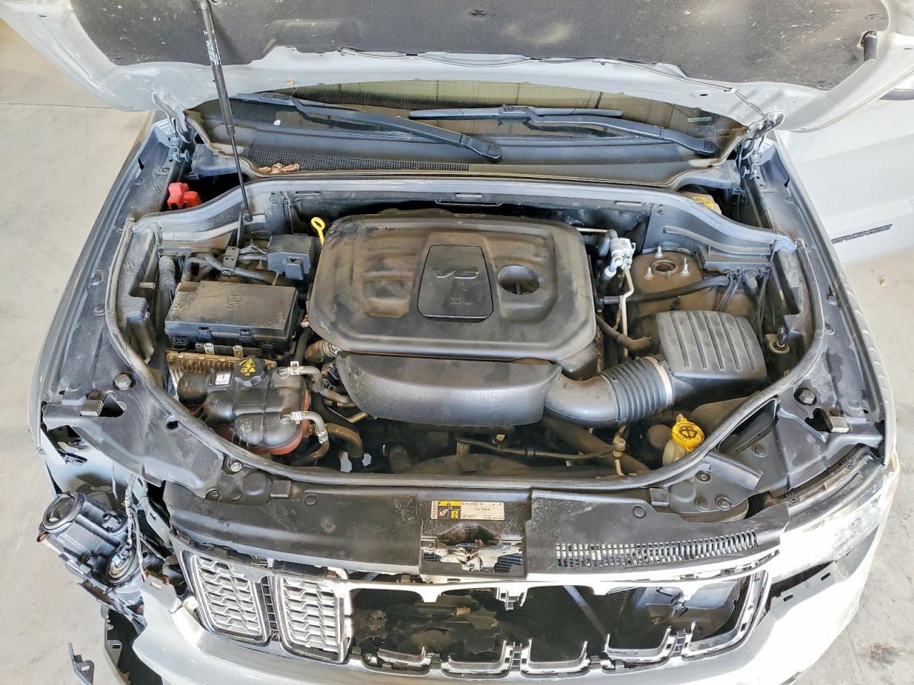 2019 JEEP GRAND CHEROKEE LAREDO photo 34