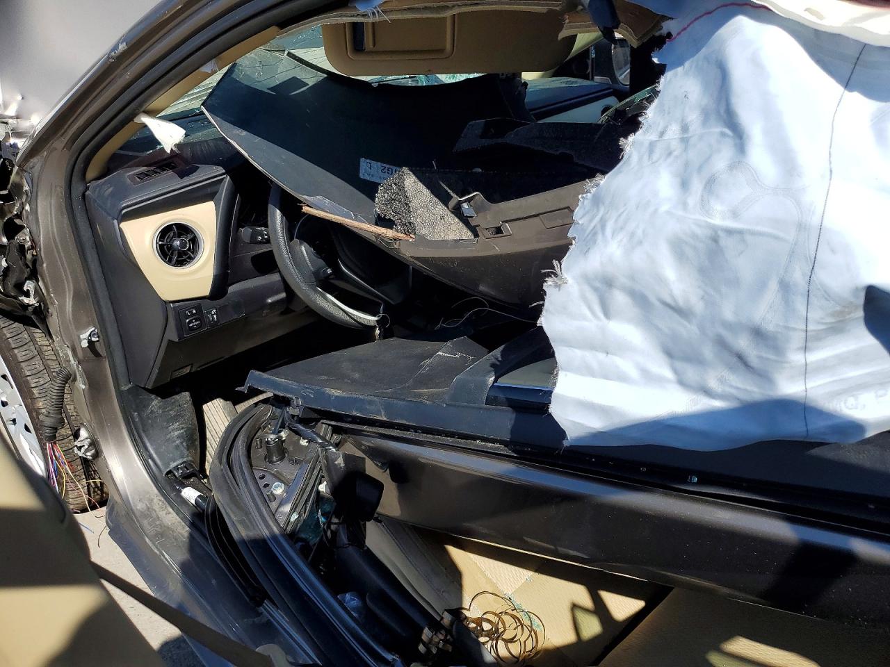 2018 TOYOTA COROLLA LE photo 15