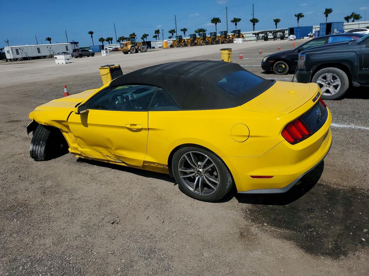 2017 FORD MUSTANG photo 4