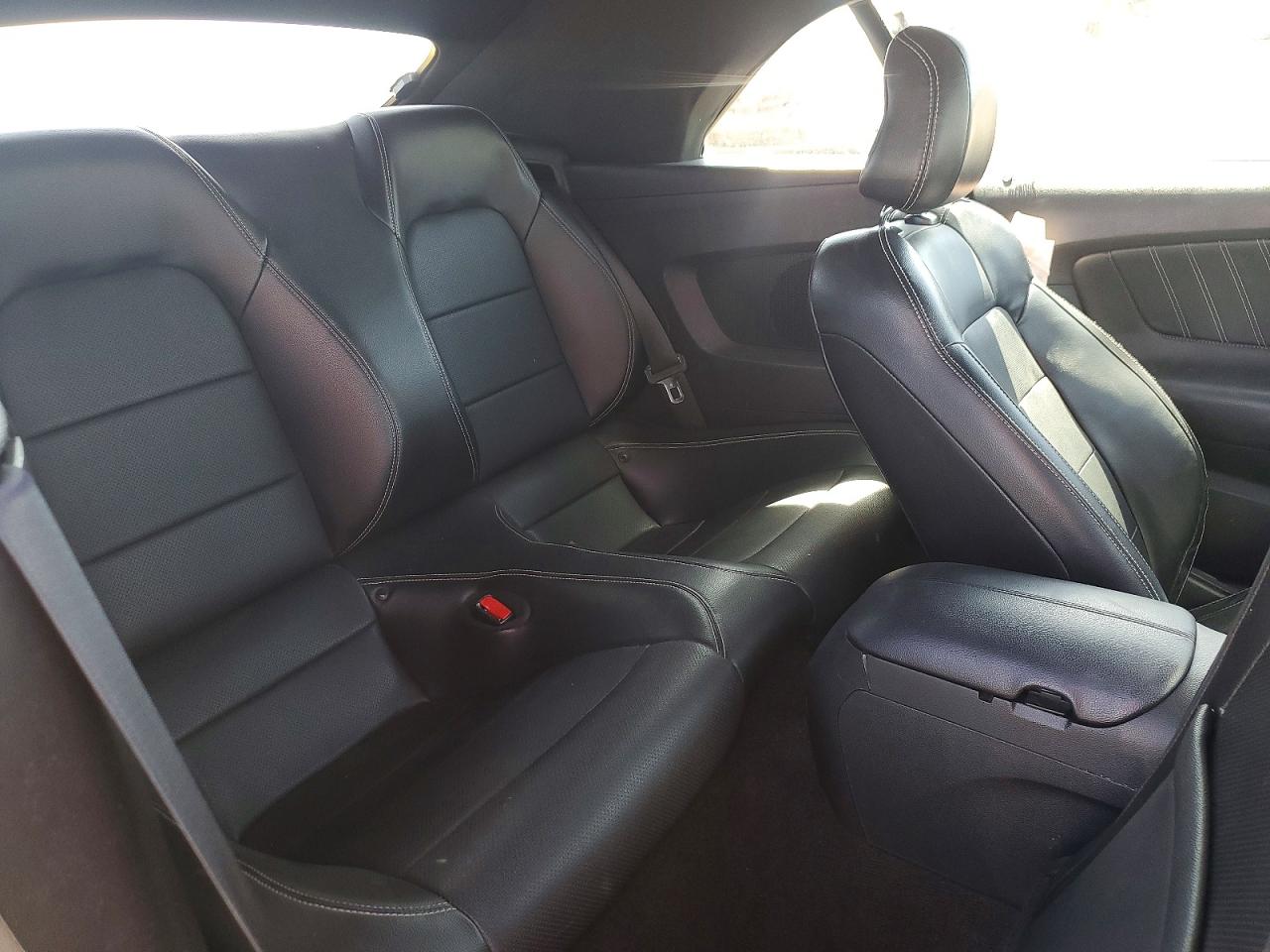 2017 FORD MUSTANG photo 28