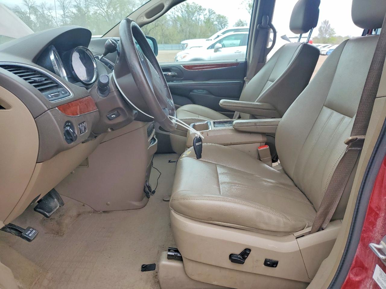 2012 CHRYSLER TOWN & COUNTRY TOURING L photo 13