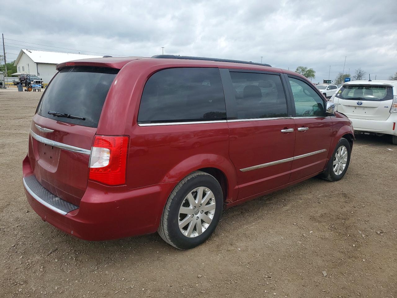 2012 CHRYSLER TOWN & COUNTRY TOURING L photo 5