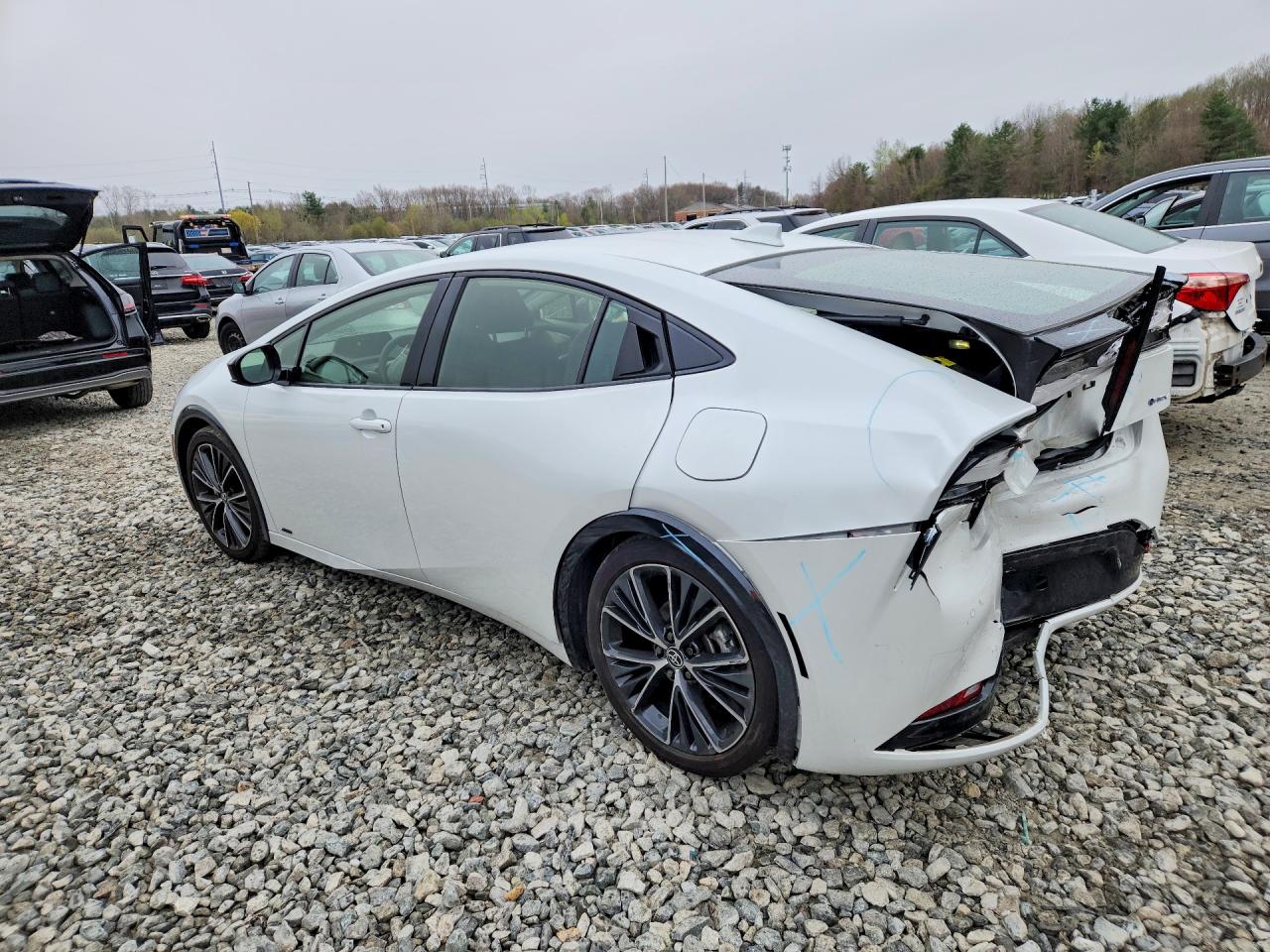 2024 TOYOTA PRIUS XLE photo 2