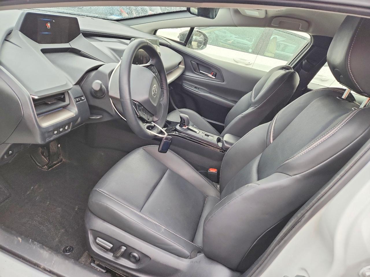 2024 TOYOTA PRIUS XLE photo 7